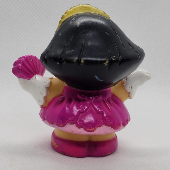 Fisher-Price Little People Lil Kingdom Princess Sonya Lee with Purple Fan - Picture 6 of 6